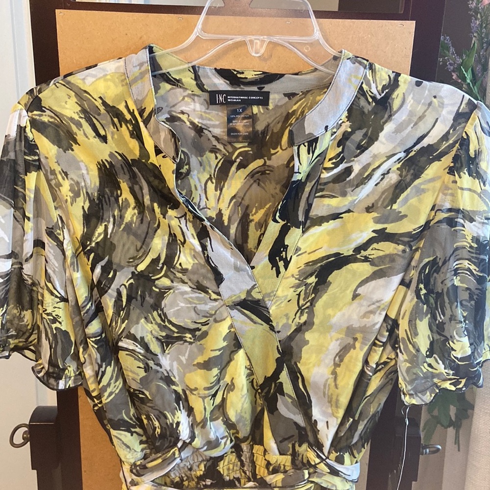 NWT INC international concepts top 1X